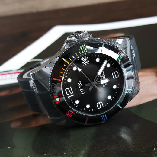 【99新】TITONI 梅花83600C-RA-256天文台认证自动机械机芯日期显示42MM（男款）Seascoper 海洋探索系列碳/陶瓷180426NJ24 商品图5