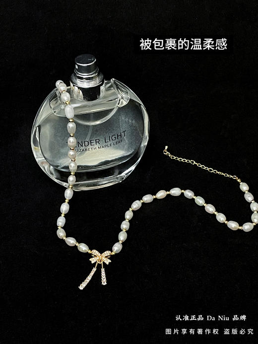 礼盒发货【正品DaNiu甜美皓石蝴蝶结淡水珍珠项链】堪称配饰界的"万能王炸"妥妥的小众高级感气质款 珠身温润柔光，每一颗都自带天然肌理，复古又灵动。 商品图5