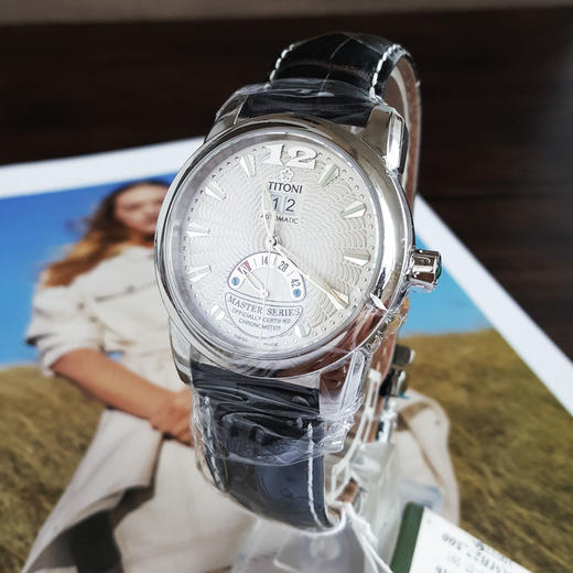 【99新】TITONI 梅花94888 S-ST-297天文台认证自动机械机芯大日历、动力储备显示39.2MM（男款）Master Series大师系列精钢170426NJ54 商品图3