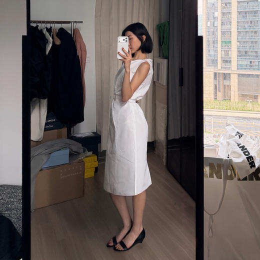 ROMI STUDIO“线条美学”纯手工高密织定线压褶连衣裙 RWDRLY3319 商品图4