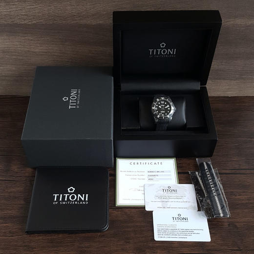 【99新】TITONI 梅花83600C-BK-256天文台认证自动机械机芯日期显示42MM（男款）Seascoper 海洋探索系列碳/陶瓷180426NJ26 商品图1