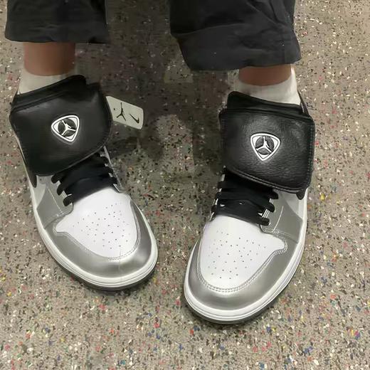 【店庆提前购】【88折】7楼耐克360 男子Air Jordan 1黑白银低帮复古篮球鞋IR2278-100吊牌价999现价879 商品图0