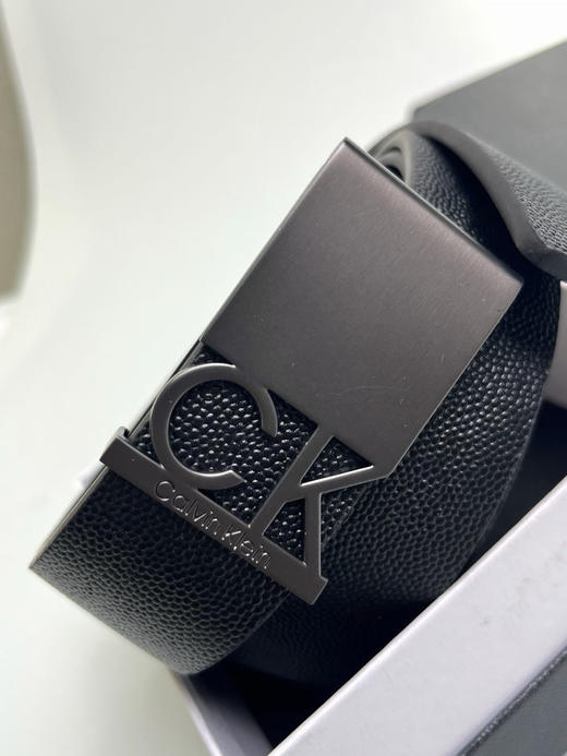 原单正品 CK头层牛皮腰带
1000多条清货
部分带绿色贴纸，原单出口
全部原版包装
2个尺码
S140斤之内  
M140-170斤
原价59.9美金 商品图1