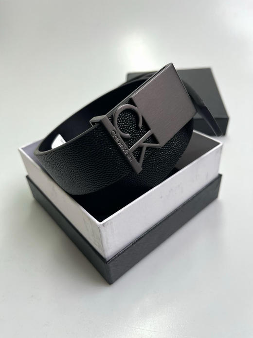 原单正品 CK头层牛皮腰带
1000多条清货
部分带绿色贴纸，原单出口
全部原版包装
2个尺码
S140斤之内  
M140-170斤
原价59.9美金 商品图0