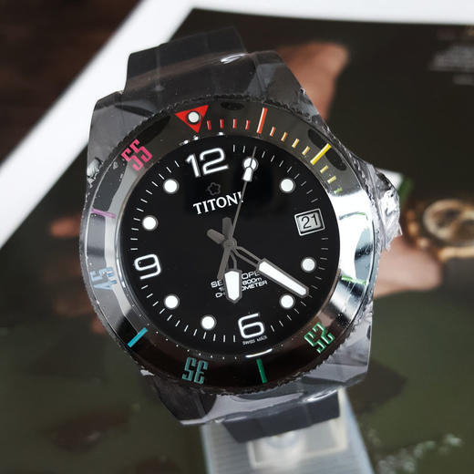 【99新】TITONI 梅花83600C-RA-256天文台认证自动机械机芯日期显示42MM（男款）Seascoper 海洋探索系列碳/陶瓷180426NJ24 商品图2