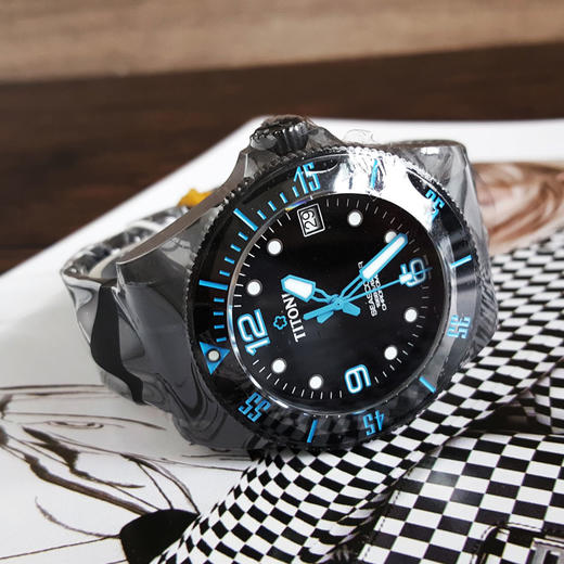 【99新】TITONI 梅花83600C-BL-256天文台认证自动机械机芯日期显示42MM（男款）Seascoper 海洋探索系列碳/陶瓷180426NJ36 商品图6