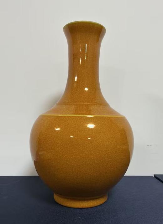 鱼籽黄釉珐口天球瓶 商品图0