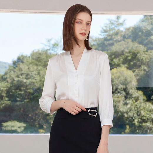 IWY/轻熟通勤风V领白衬衫女五分袖轻奢简约气质感百搭上衣内搭26B978 商品图2