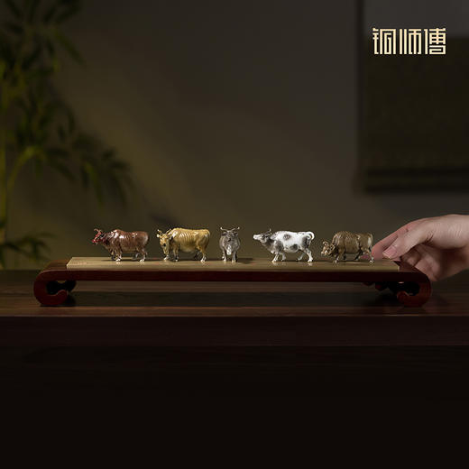铜师傅 见微系列《五牛迎福》客厅桌面铜牛摆件 家居装饰工艺品 商品图6