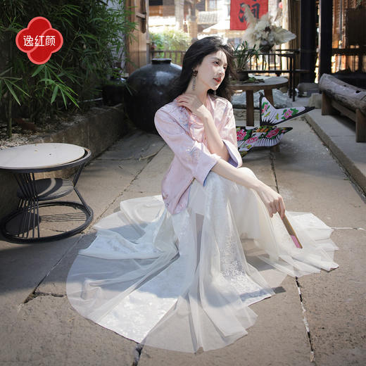 逸红颜《媛清》26年夏新款粉蝶花影刺绣提花双面双穿新中式外套女 商品图0