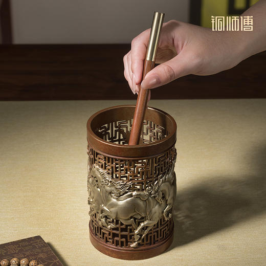 铜师傅《八骏笔筒》书房客厅铜摆件 家居工艺品 老师礼物 商品图5