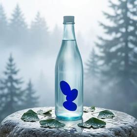 推荐超高颜值也超级网红清酒，清酒界潮牌大岭酒造，入口是麝香葡萄和荔枝的甘酸味道，有白玫瑰和苹果香气，口感顺滑如鲜榨果汁，微微的气泡感滑过舌尖带来一点酥麻，可谓是视觉和味觉的双重顶级体验！