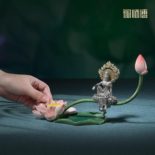 铜师傅《荷花自在观音》客厅桌面铜摆件 莲花禅意摆件 家居装饰品 商品图4