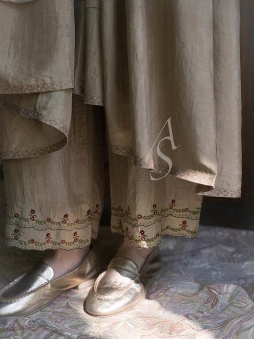 Maku 26SS 茶金色手织真丝小花钩绣长裤 商品图0