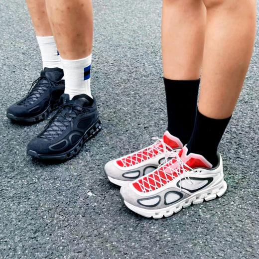 严选 | 昂跑 FKA twigs x On Cloud X4系列跑鞋 黑色/棕色/灰红色/米色 36-45码 透气缓震男女休闲户外运动鞋 商品图5