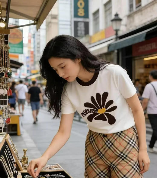 【xjwm1】情侣撞色圆领雏菊贴布绣圆领短袖T恤！！ 商品图0