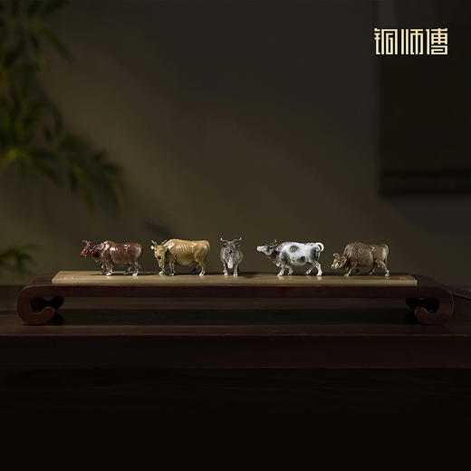 铜师傅 见微系列《五牛迎福》客厅桌面铜牛摆件 家居装饰工艺品 商品图0