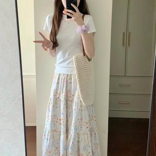 【莫代尔T恤➕碎花半身裙套装】正肩设计莫代尔T恤 A字碎花半身裙 一套文艺风 商品图3