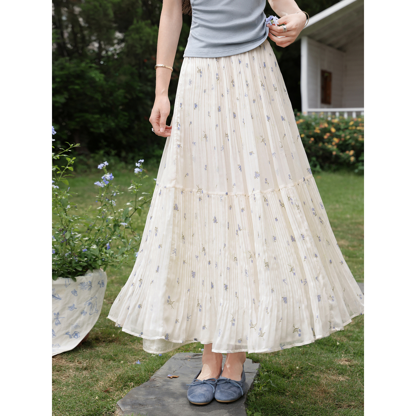 鹿向南「云间花褶」杏色碎花半身裙女夏季高腰显瘦A字大摆长裙子