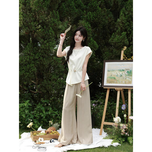 鹿向南「夏木温柔」气质高级感杏色短袖T恤女夏季不规则收腰上衣 商品图1