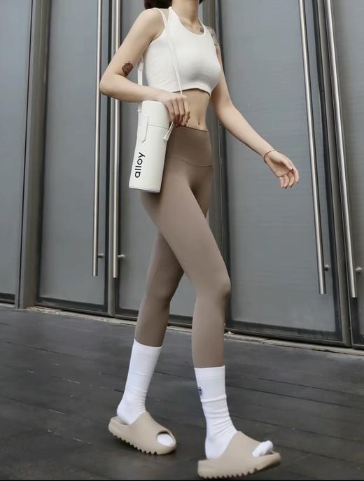 五一【步履轻享档】充值899元赠品-Yeezy拖鞋&小香卡包（二选一） 商品图0