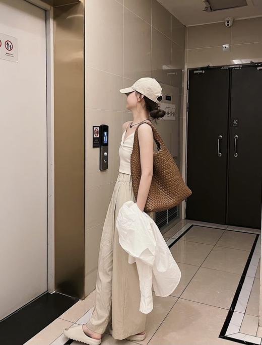 五一【步履轻享档】充值899元赠品-Yeezy拖鞋&小香卡包（二选一） 商品图2