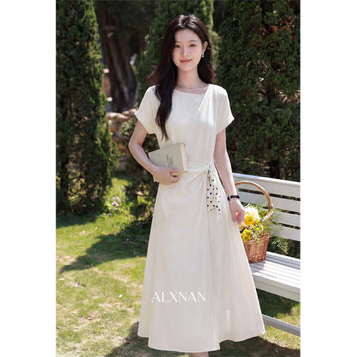 鹿向南「琉森漫歌」法式温柔初恋浪漫风气质女夏季新款收腰连衣裙 商品图0