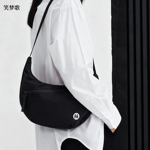 笑梦歌弯月牛角斜挎饺子包 | 一颗苹果重，280T高密度水洗尼龙，35cm黄金尺寸，能装下平板 商品图1