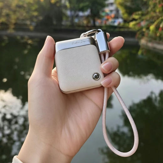 这才是小身材大容量还高颜值🔋【带溯源码3C充电宝】述己轻巧充电宝自带线快充超薄便携大容量10000毫安移动电源适用苹果15iPhone华为小米可上飞机 商品图0