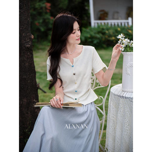 鹿向南「夏茉漫语」2026夏季新款杏色短袖T恤女显瘦收腰正肩上衣 商品图4