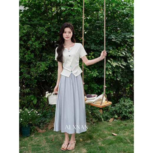 鹿向南「夏茉漫语」2026夏季新款杏色短袖T恤女显瘦收腰正肩上衣 商品图3