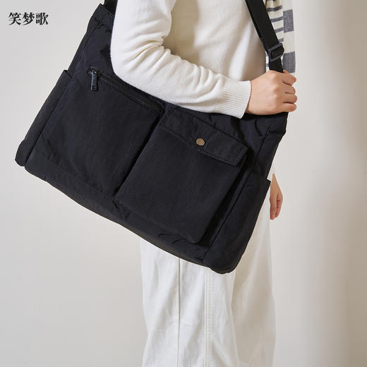 笑梦歌弯月牛角斜挎饺子包 | 一颗苹果重，280T高密度水洗尼龙，35cm黄金尺寸，能装下平板 商品图4