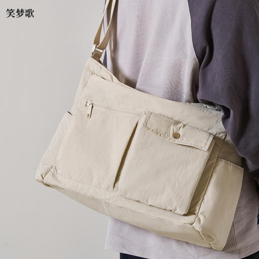 笑梦歌弯月牛角斜挎饺子包 | 一颗苹果重，280T高密度水洗尼龙，35cm黄金尺寸，能装下平板 商品图3