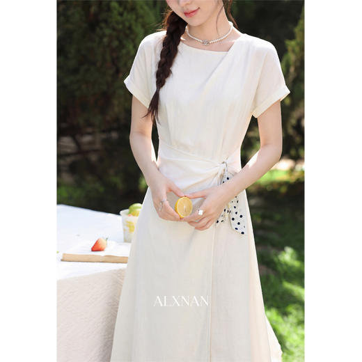 鹿向南「琉森漫歌」法式温柔初恋浪漫风气质女夏季新款收腰连衣裙 商品图4