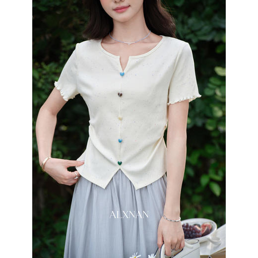 鹿向南「夏茉漫语」2026夏季新款杏色短袖T恤女显瘦收腰正肩上衣 商品图2