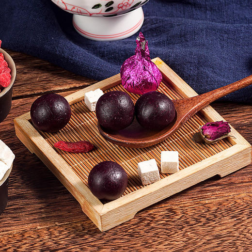 【古法匠心❗️草本粉黛玫瑰丸】甄选重瓣红玫瑰、山药、茯苓、山楂、枸杞 白芝麻、桃仁、百合、大枣、佛手等精制而成！传统中式糕点美味健康无负担中老年人下午茶养生休闲小吃零食 商品图3