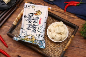 3盒💰19.9【云南石屏包浆豆腐】赠送辣椒面蘸料，煎炸烤煮‼️✅精选颗粒大非转基因大豆，满满优质蛋白，豆香浓郁✅井水点制工艺，质地细腻，清香滑嫩，口感好🤤