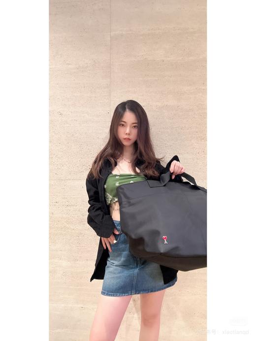 AMI 新款设计师款红色爱心尼龙托特行李包 商品图0