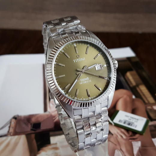 【99新】TITONI 梅花879 S-660自动机械机芯日期显示41MM（男款）COSMO宇宙系列精钢170426NJ90 商品图3