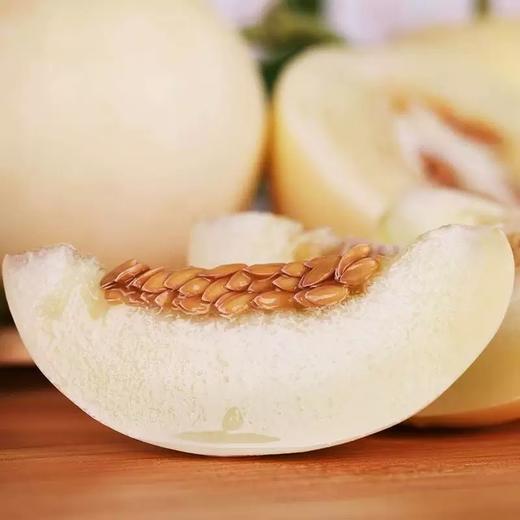 【阎良甜瓜】 脆甜多汁 细腻柔滑 饱满清香的果肉细嫩香甜，汁水充足，肉厚饱满【果期至六月】 商品图3