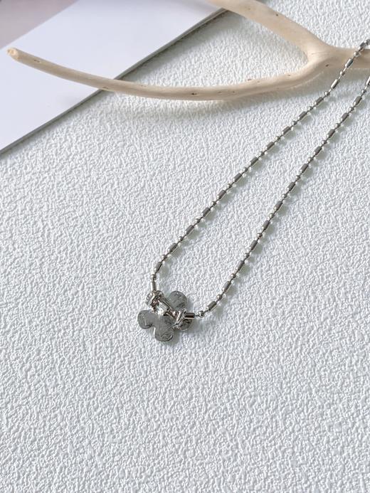 鹿鹿推荐 •白色滴釉花朵金属感项链 商品图3