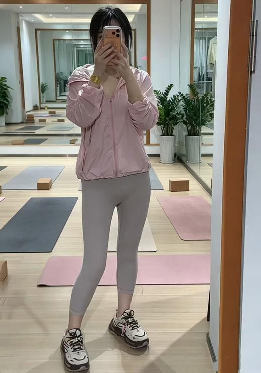 4楼MOLYVIVI 裸感七分瑜伽裤 款货号：MLLP96106 吊牌价198 折后158 商品图1