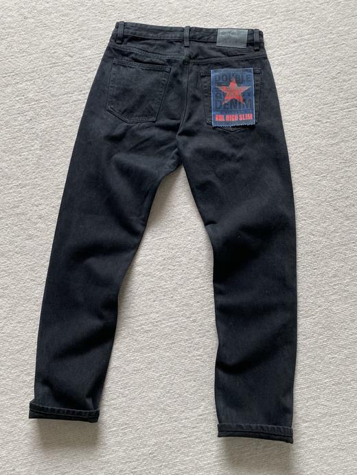 Ralph Lauren 的黑色牛仔裤，延续了品牌一贯的美式经典风格 商品图2