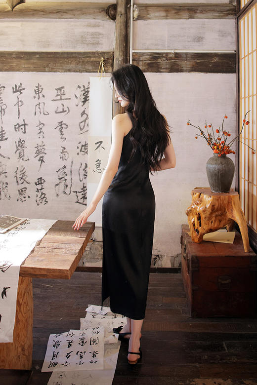 逸红颜明月优选 #『竹影摇』墨色香云纱・削肩竹影旗袍裙 | 清冷风骨 赠柔光雪纺披肩 商品图4