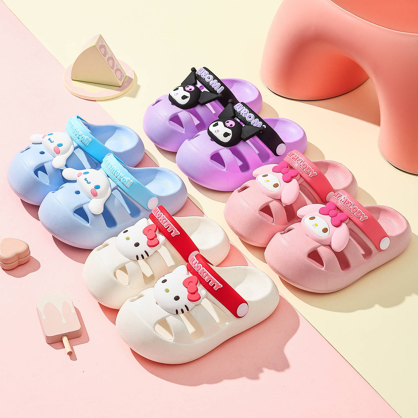 【春夏鞋服丨三丽鸥HelloKitty成人儿童拖鞋】软弹EVA厚底设计，走路不易累脚，波点/格纹/豹纹等，每款随便搭配都好看，轻松搞定日常，上班/上学族出门不纠结~