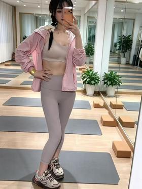 4楼MOLYVIVI 裸感七分瑜伽裤 款货号：MLLP96106 吊牌价198 折后158
