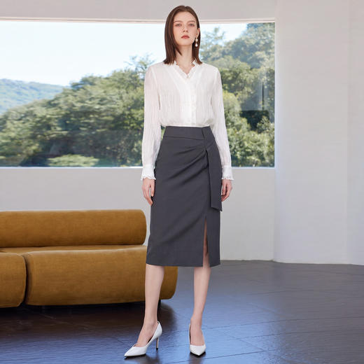 IWY/高级感白色V领衬衫女正式场合职场修身西装百搭上衣套裙WBS523 商品图1