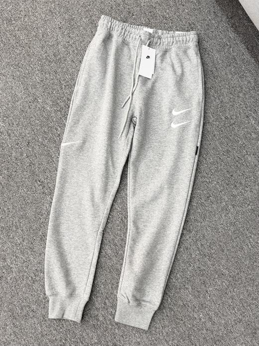 付款减库存！ 清仓，少量！Nike Sportswear Swoosh 男子束脚运动长裤（货号 CJ4881-073） 商品图1