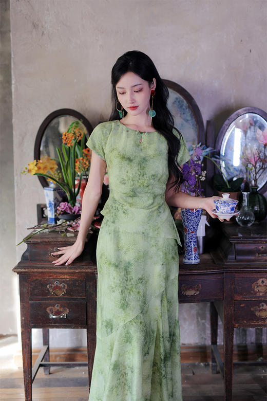 逸红颜明月优选 #「雾染・溪月」🍃 天丝提花扎染套装，清透绿调・手工晕染，把江南烟雨穿在身上 商品图3