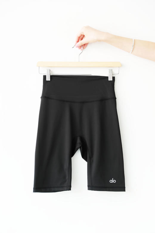 太显身材了，普拉提瑜伽中裤。小标印花提臀健身训练短裤E042766 商品图4